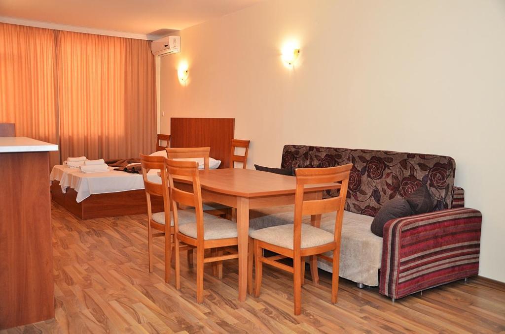 Ivtour Apartments In Yalta Complex Золотые Пески Номер фото